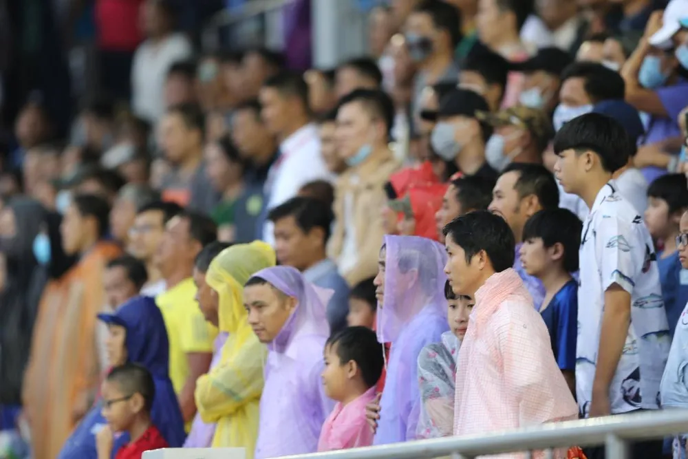 Khoảnh khắc chiến thắng của thầy trò HLV Trần Minh Chiến ảnh 2