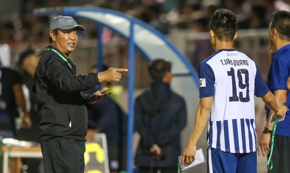 Khoảnh khắc chiến thắng của thầy trò HLV Trần Minh Chiến ảnh 6