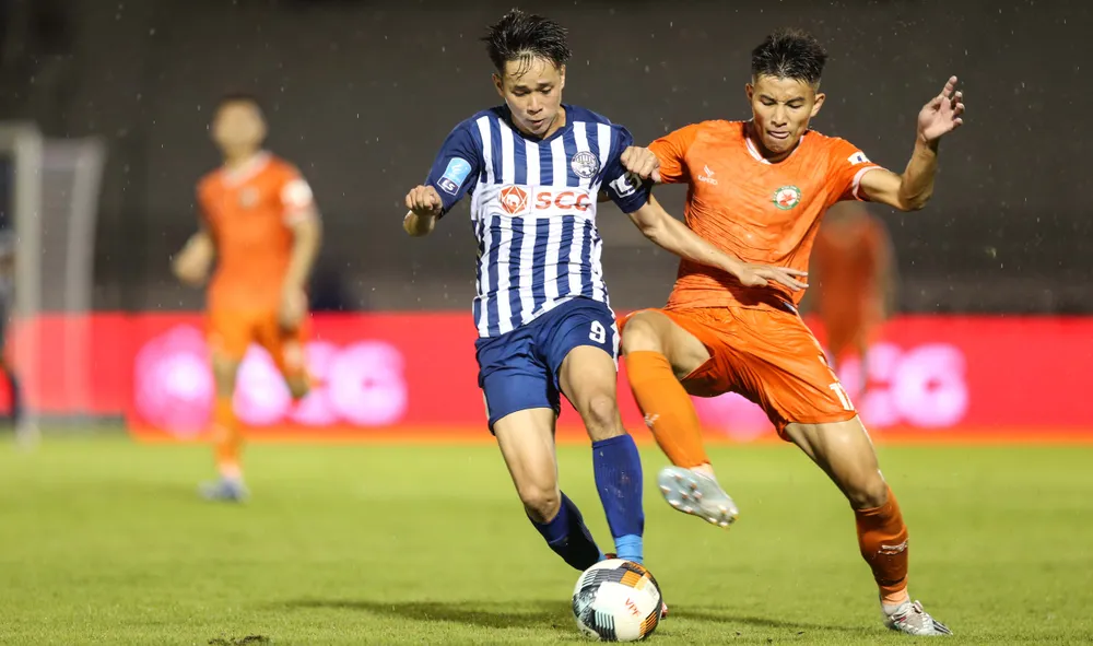 Khoảnh khắc chiến thắng của thầy trò HLV Trần Minh Chiến ảnh 1