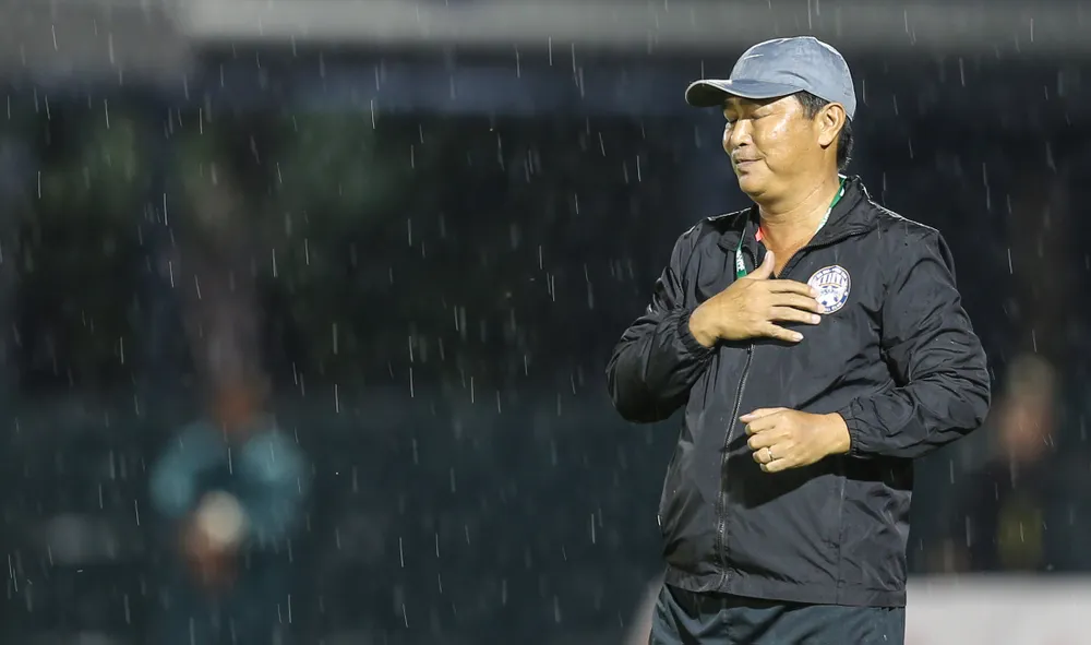 Khoảnh khắc chiến thắng của thầy trò HLV Trần Minh Chiến ảnh 9