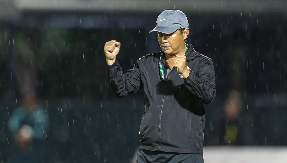 Khoảnh khắc chiến thắng của thầy trò HLV Trần Minh Chiến ảnh 8