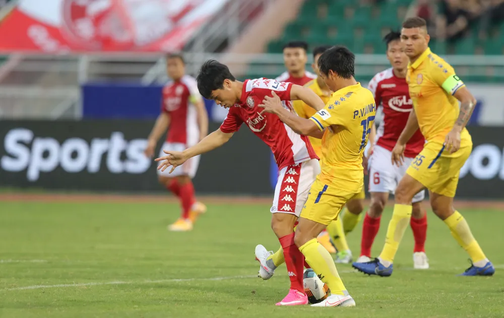 ‘Ông già gân’ tại V-League tắt điện trước Công Phượng ảnh 2