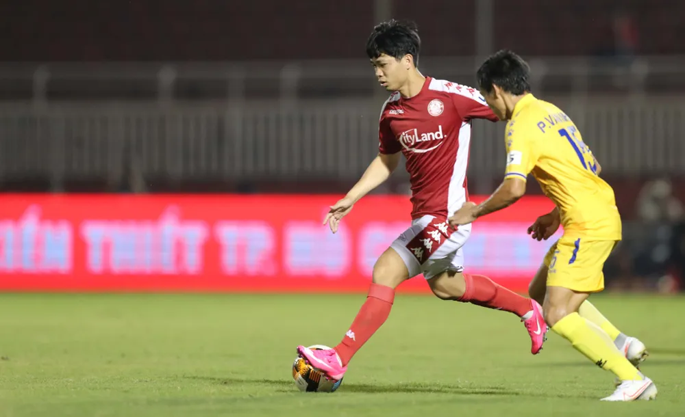 ‘Ông già gân’ tại V-League tắt điện trước Công Phượng ảnh 3