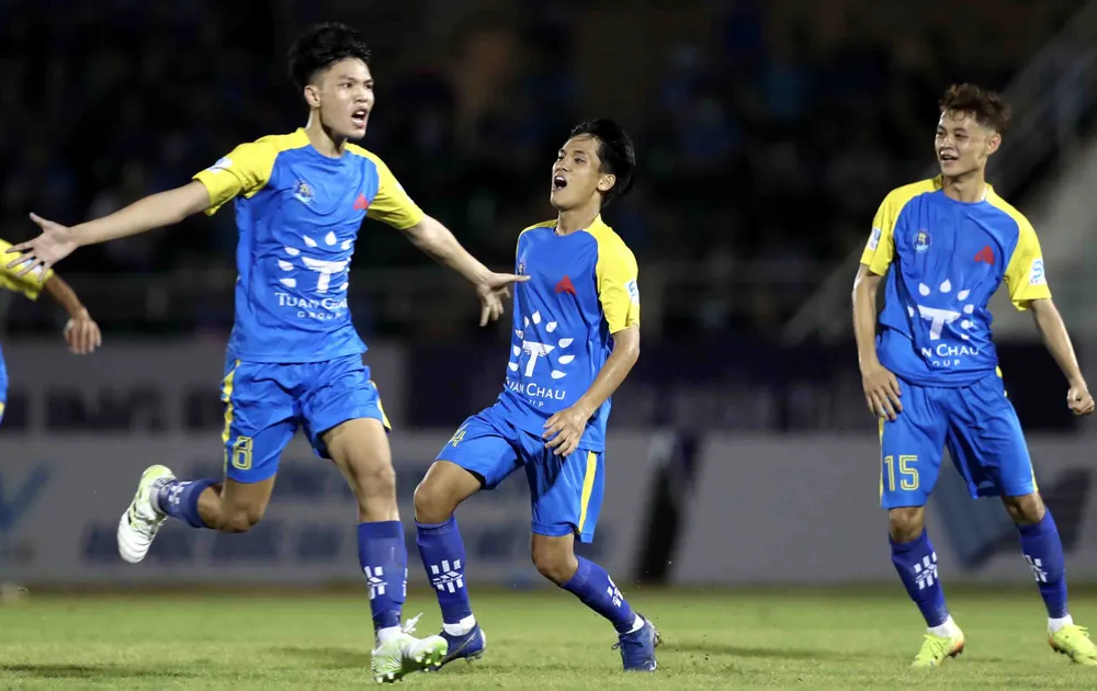 Ấn tượng sân chơi bóng đá sinh viên TPHCM ảnh 9