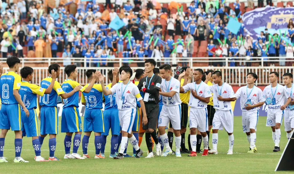 Ấn tượng sân chơi bóng đá sinh viên TPHCM ảnh 7