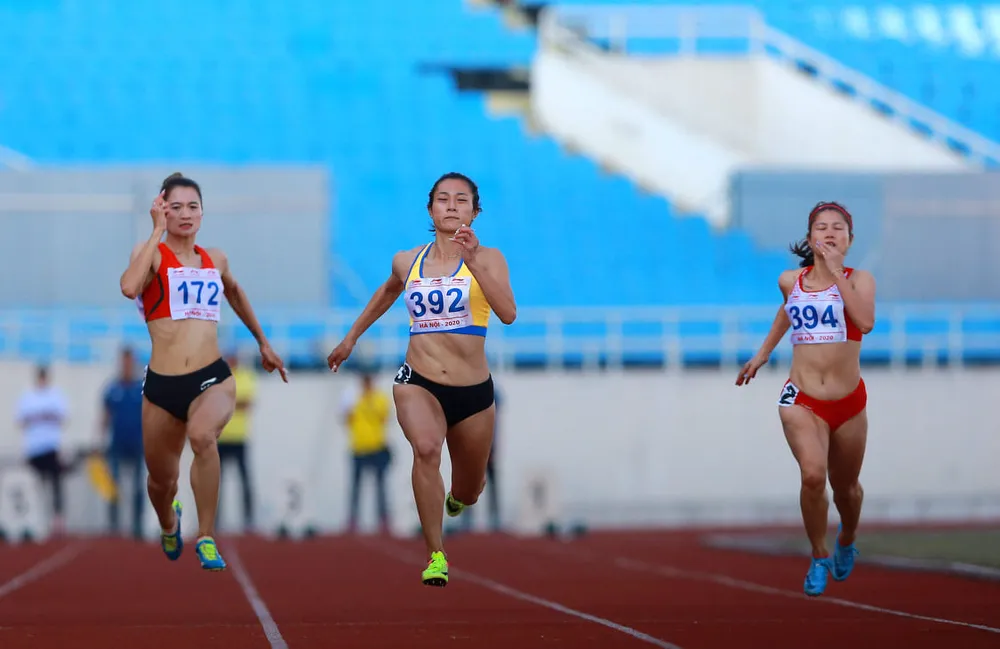 VĐV Lê Tú Chinh xuất sắc đoạt 5 HCV cho đoàn Thành phố. Ảnh: Minh Hoàng