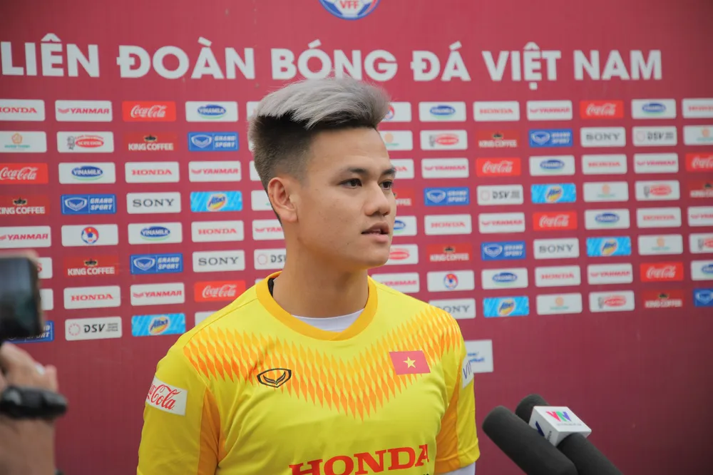 Hồ Tấn Tài trả lời phỏng vấn. Ảnh: Anh Trần