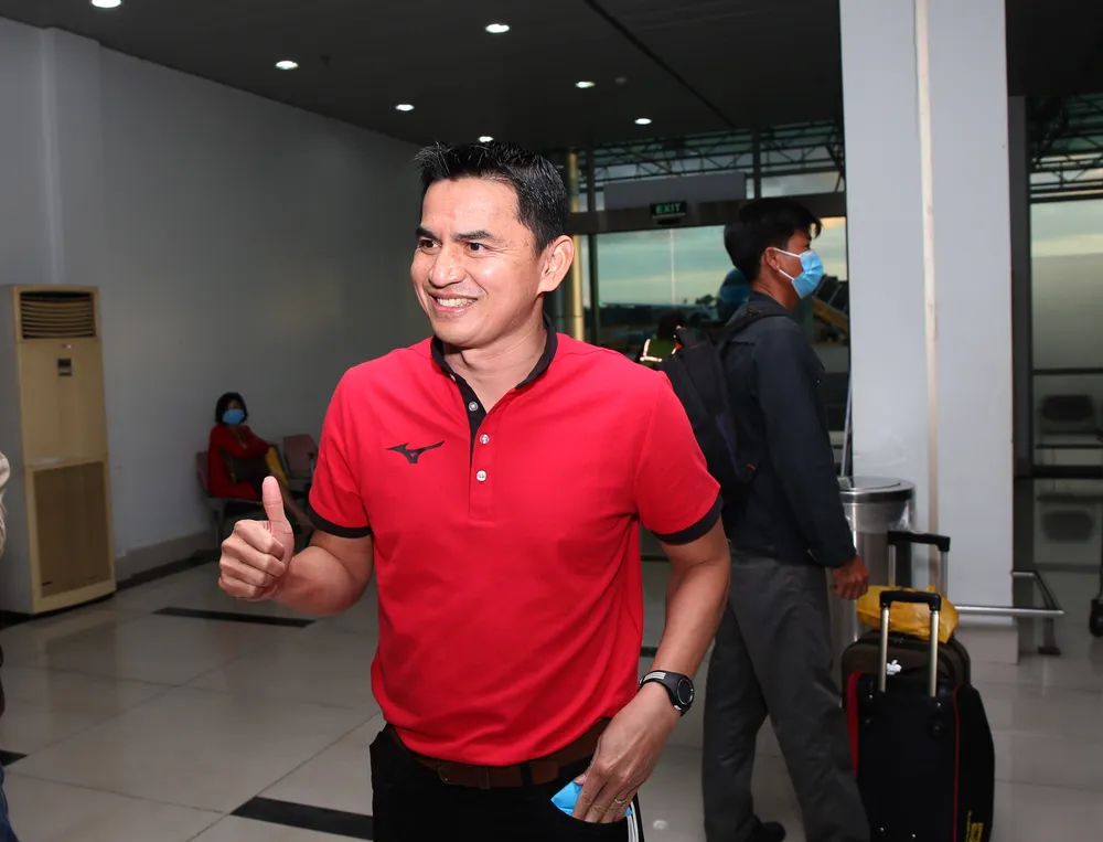  HLV Kiatisak tập buổi đầu tiên cùng HAGL tại đại bản doanh Hàm Rồng ảnh 1