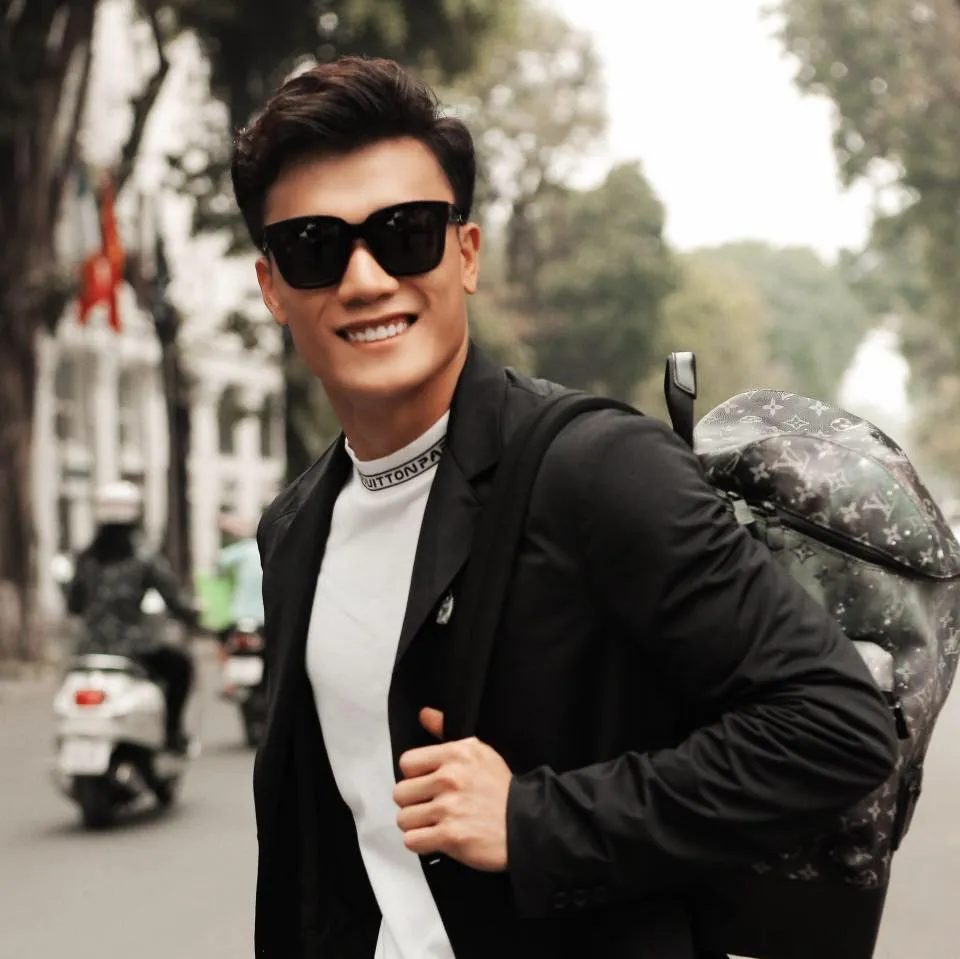 CLB TPHCM giao lưu với người hâm mộ tại phố đi bộ Nguyễn Huệ ảnh 2