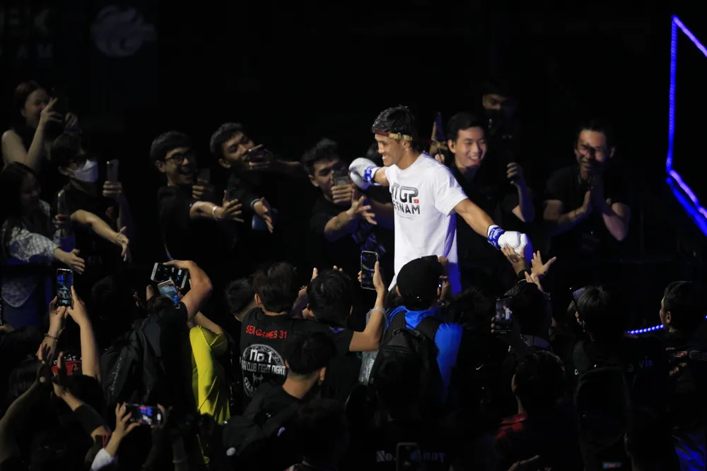 Nhà thi đấu Rạch Miễu trànn ngập khán giả đến cổ vũ cho "Độc cô cầu bại" Nguyễn Trầnn Duy Nhất. Ảnh: Dũng Phương