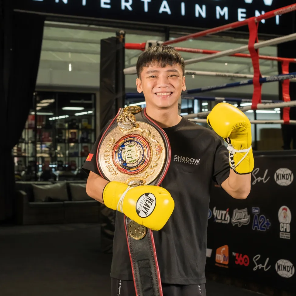 Lê Hữu Toàn không giấu được sự vui mừng trước thành tích mới - Top 8 BXH Boxing thế giới. Ảnhh: Nhật Anh