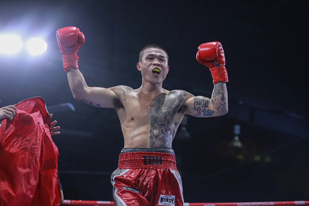 Trương Đình Hoàng trong niềm vui chiến thắng.