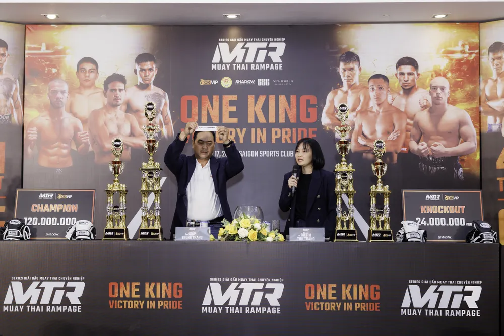 Ông Giáp Trung Thang Phó chủ tịch kiêm Tổng thư ký Liên đoàn Muay TP.HCM bốc thăm cho các đối thủ vào ngày mai 17-9 Ông Giáp Trung Thang Phó chủ tịch kiêm Tổng thư ký Liên đoàn Muay TP.HCM bốc thăm cho các đối thủ vào ngày mai 17-9