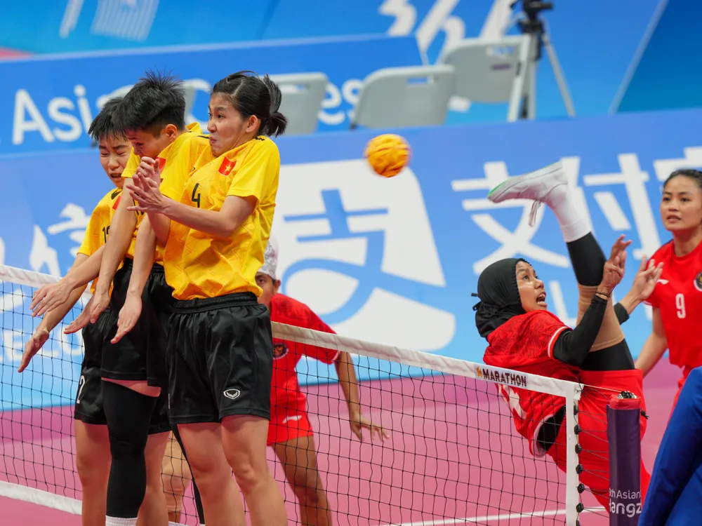 Những pha phòng thủ trên lưới kiên cường của cầu mây Việt Nam trong trận chung kết trước Indonesia