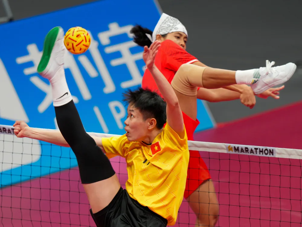 Những pha tấn công trên lưới của các cô gái cầu mây Việt Nam luôn đem về điểm trước Indonesia