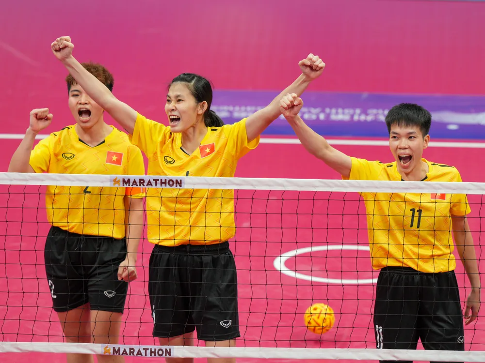 Niềm vui chiến thắng của các cô gái cầu mây Việt Nam