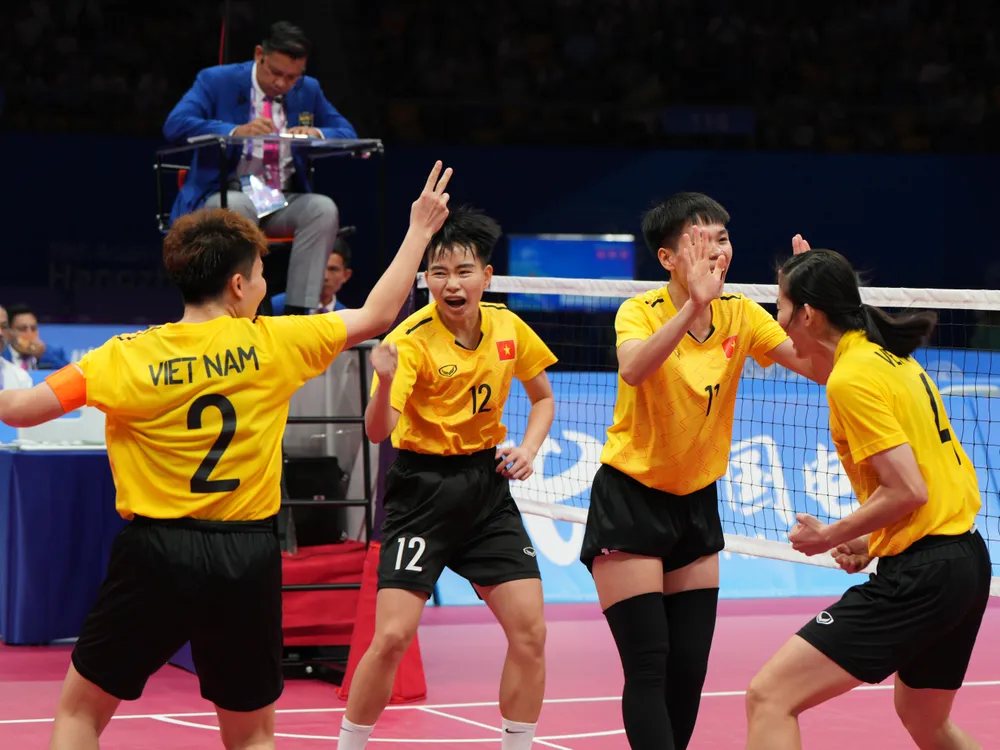 Cảm xúc bùng nổ của các cô gái cầu mây trong trận chung kết