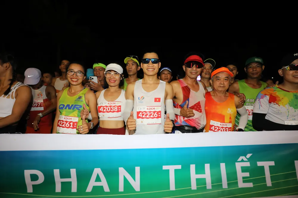 Hiện diện trên đường chạy còn có nhiều gương mặt nổi tiếng trong giới chạy bộ như: Hưng Võ, Xuân Dịu, Tấn Hi, Thị Hến và còn rất nhiều những anh chị elite khác cũng có mặt