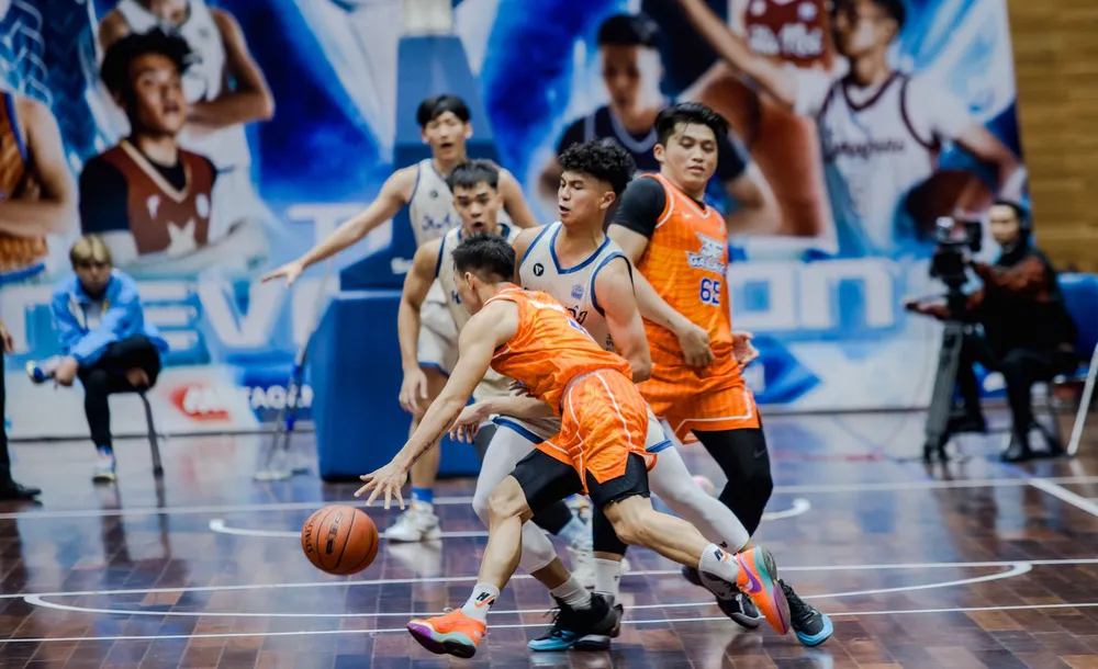 Giải bóng rổ Vô địch Hà Nội mùa 2 năm 2023 - Có 15 đội bóng về tham dự giải. Ảnh: Quỳnh Mai