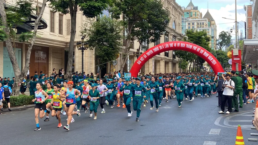 Giải việt dã truyền thống Thành phố Hồ Chí Minh mở rộng 2024 -Có khoảng 1.500 Vận động về tham dự giải. Ảnh: Quỳnh Mai