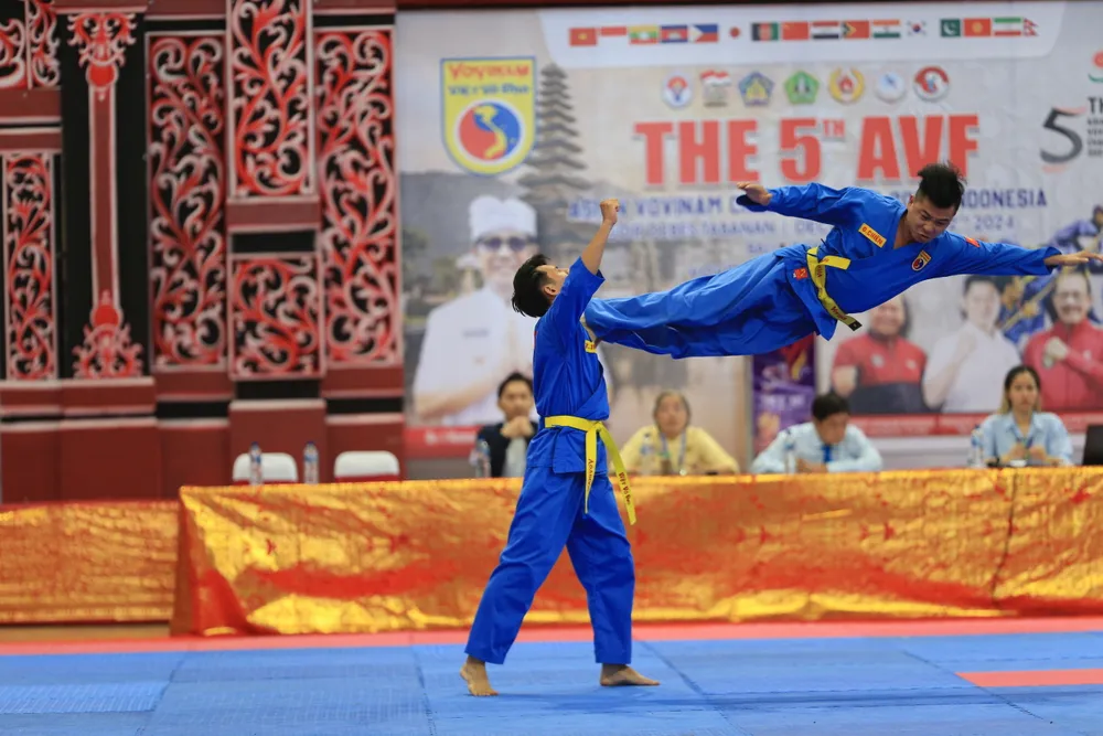 3.Don chan1-Vietnam.JPG