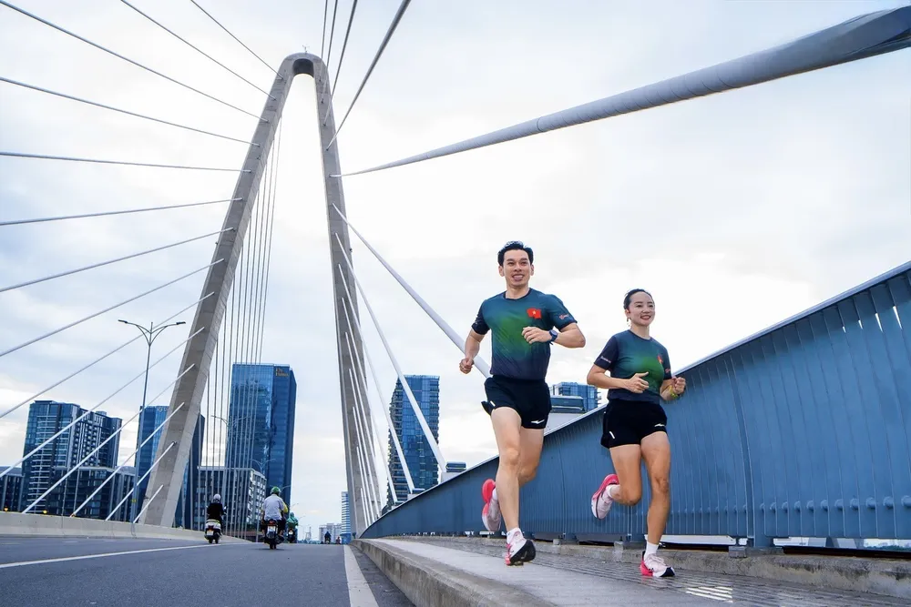 Giải Tiền Phong Half Marathon “Hành trình xanh” cho các VĐV yêu thích chạy bộ. Ảnh: Quỳnh Mai