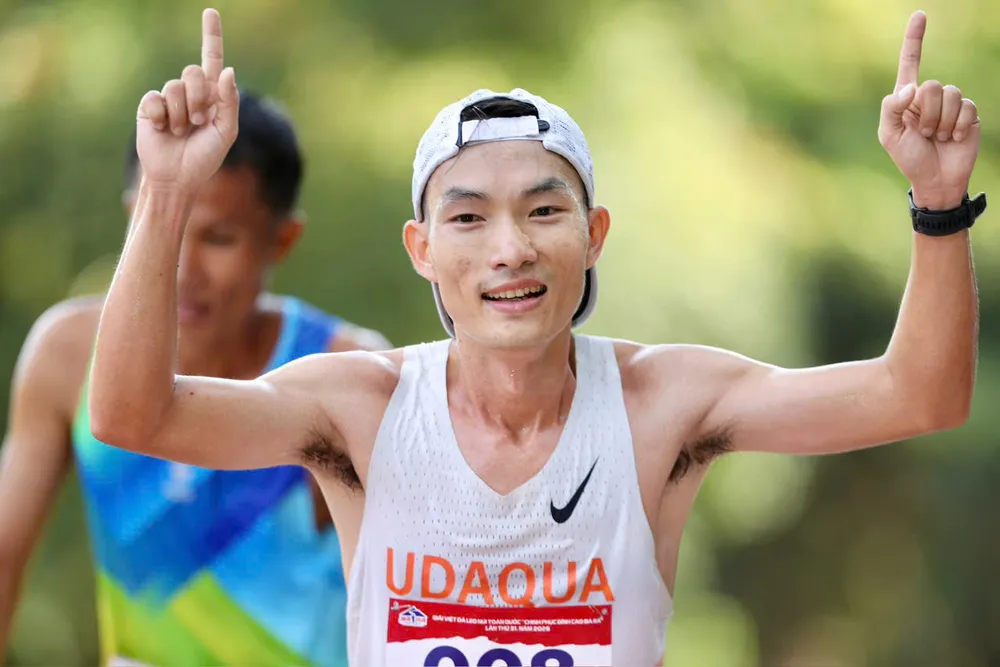 Hoàng Nguyên Thanh chiến thắng giải việt dã Chinh phục Bà Rá năm 2026. Ảnh: Quỳnh Mai 