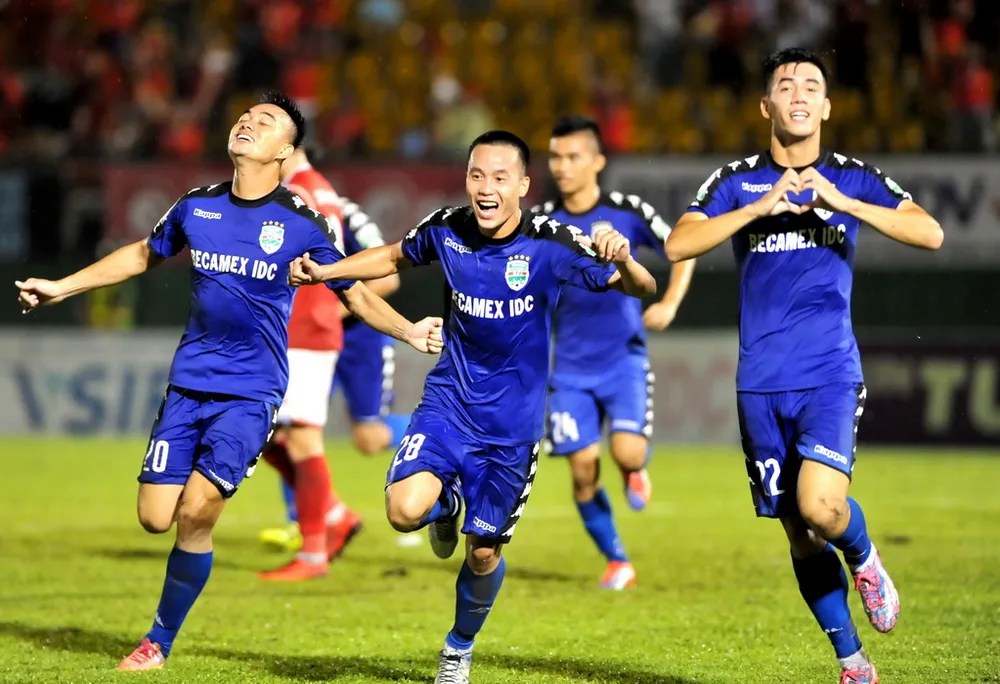 Trọng tài Trần Văn Lập – Làm nóng chiều mưa trên sân Bình Dương ảnh 3