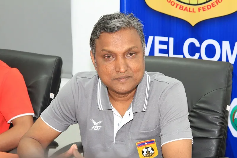 Ngày thứ 2 đội tuyển Việt Nam tại Lào: Bận rộn! ảnh 2