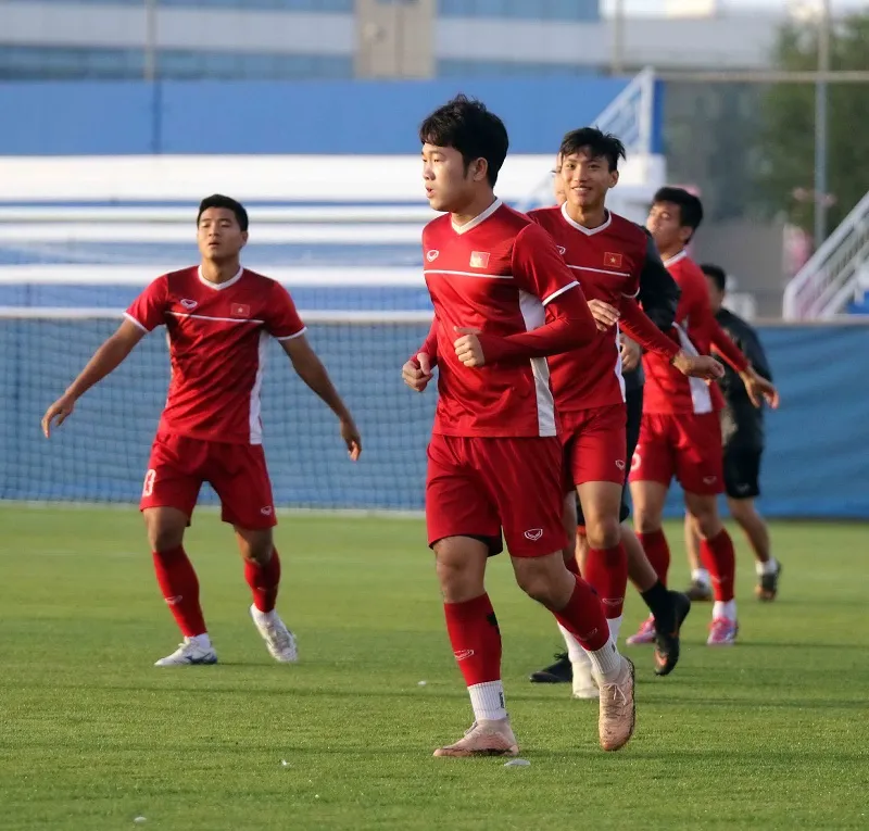 Đội tuyển Việt Nam tập buổi đầu tiên tại Dubai ảnh 1