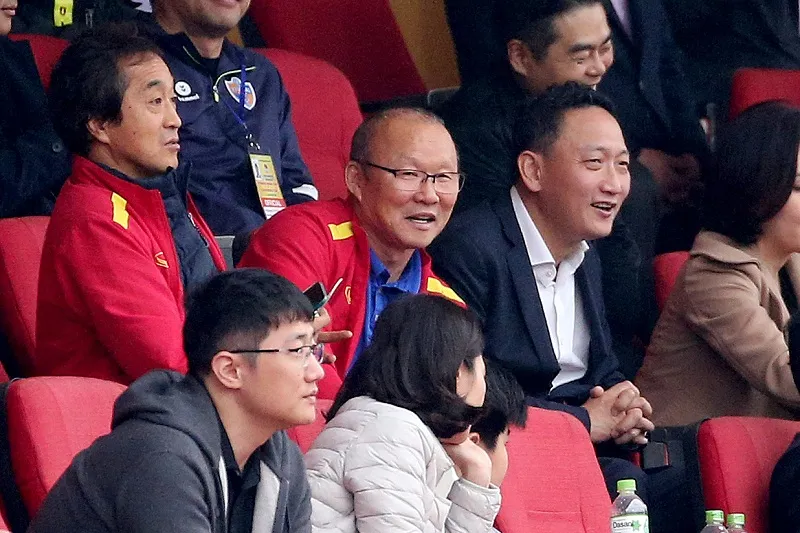 U22 Việt Nam bất phân thắng bại với Ulsan Hyundai FC ảnh 1