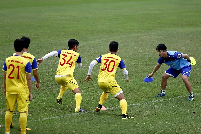 Phan Thanh Hậu hạ quyết tâm ghi điểm với thầy Park ảnh 1