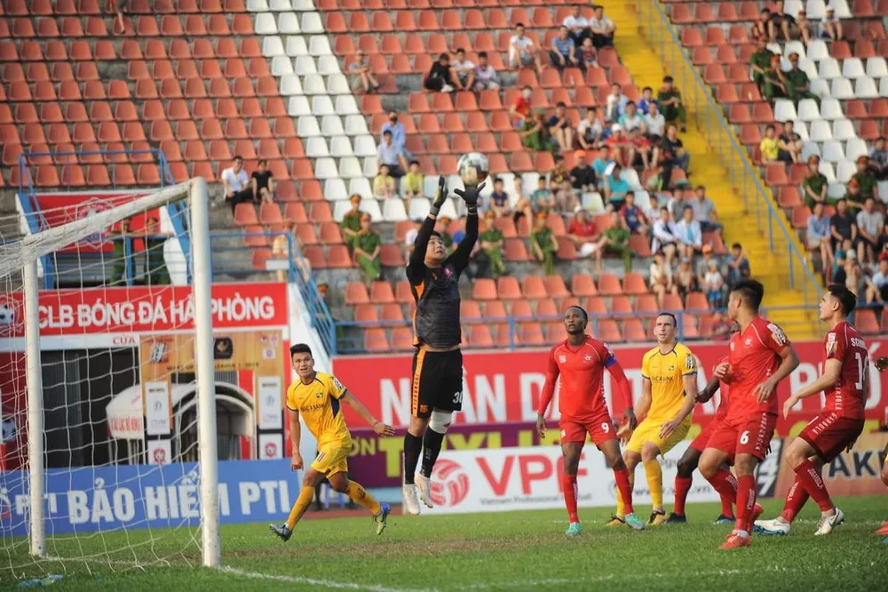 Hải Phòng chia điểm với SLNA ở Lạch Tray ảnh 1