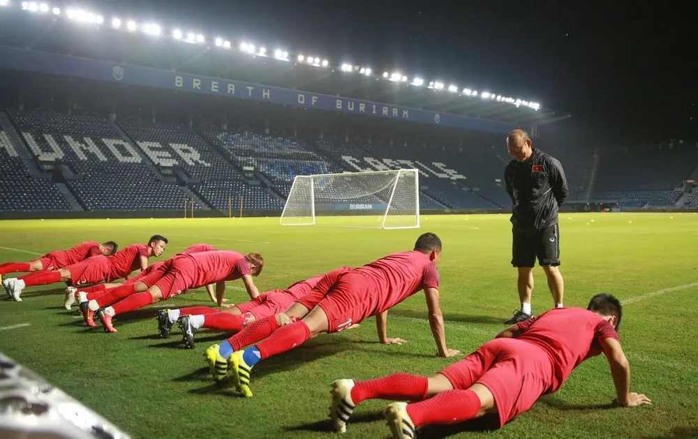 HLV Park Hang-seo không quan tâm chuyện Thái Lan có hay không có Chanathip ảnh 1