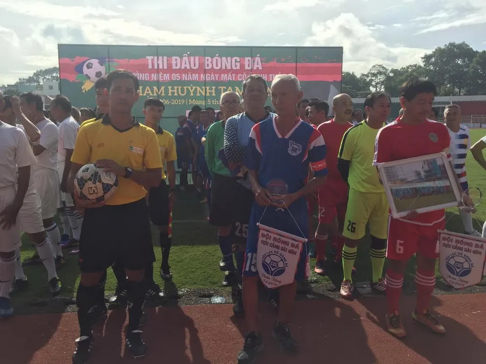 Các cựu cầu thủ họp mặt tưởng niệm 5 năm ngày mất HLV Phạm Huỳnh Tam Lang ảnh 7