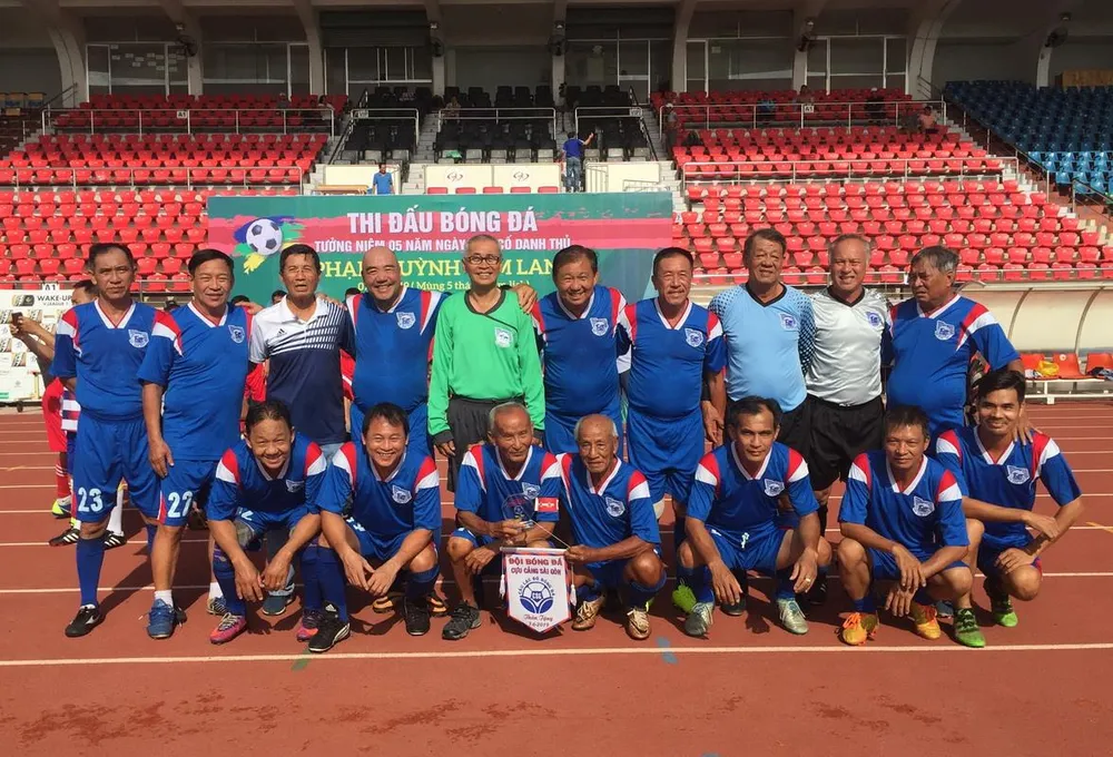 Các cựu cầu thủ Cảng Sài Gòn. Ảnh: ANH TRẦN