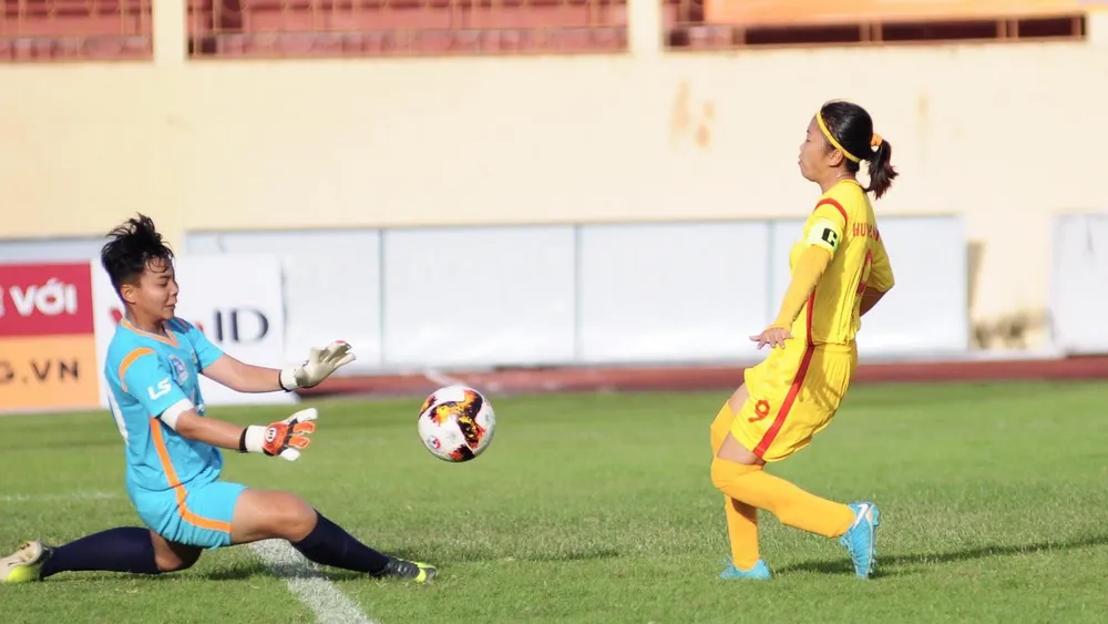 Đội nữ TPHCM I thắng đậm trận ra quân ảnh 1