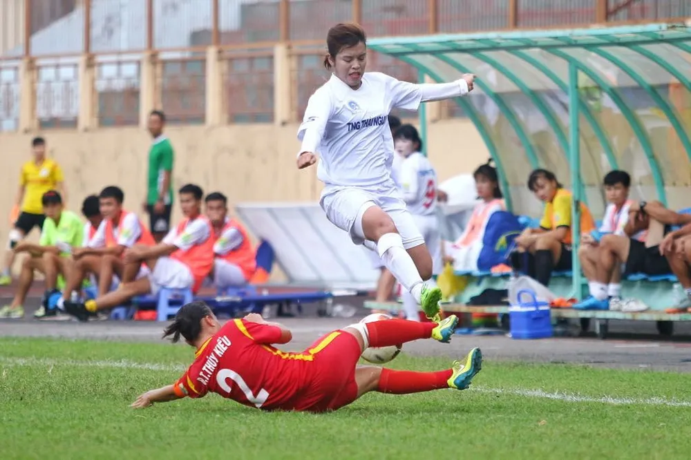 Đội nữ TPHCM I vô địch lượt đi ảnh 1