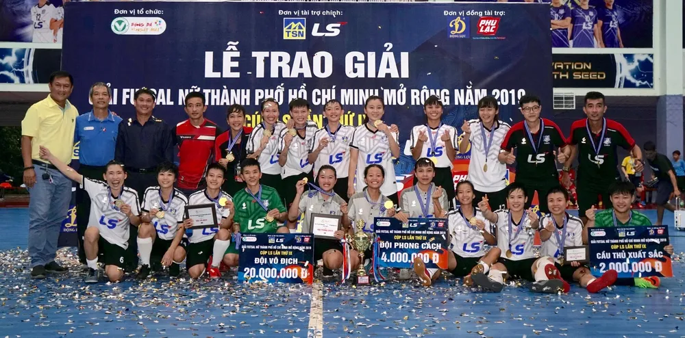 Đội nữ Thái Sơn Nam Quận 8 vô địch giải futsal TPHCM mở rộng - Cúp LS 2019 ảnh 5