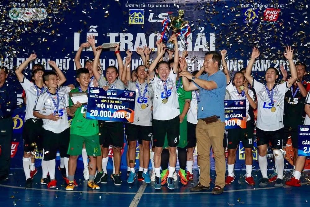 Đội nữ Thái Sơn Nam Quận 8 vô địch giải futsal TPHCM mở rộng - Cúp LS 2019 ảnh 3