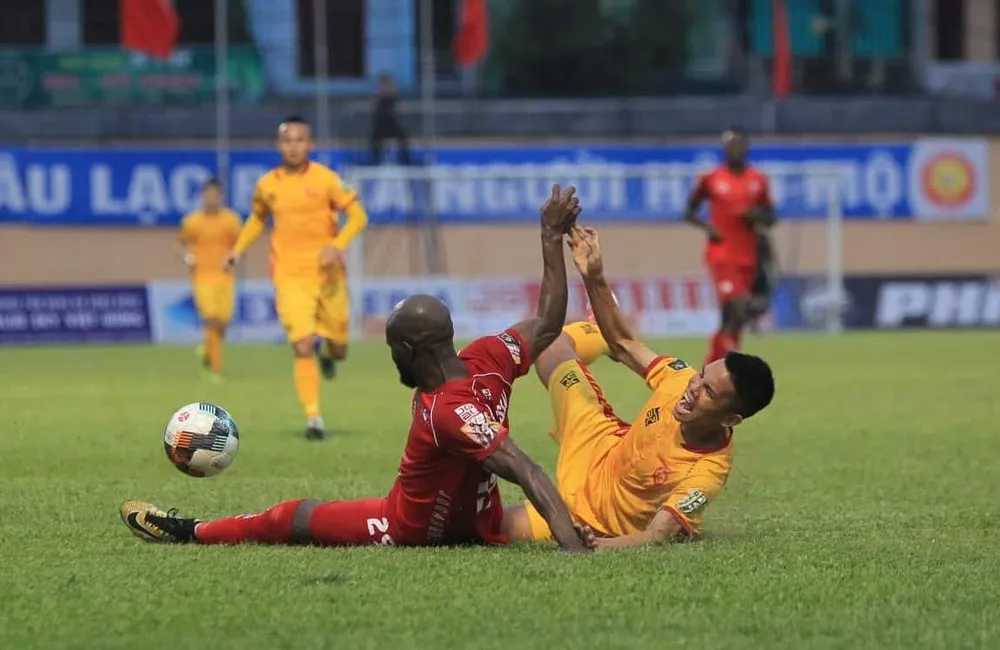Thua đậm trên sân nhà, Thanh Hóa chưa thoát cuộc khủng hoảng ảnh 2