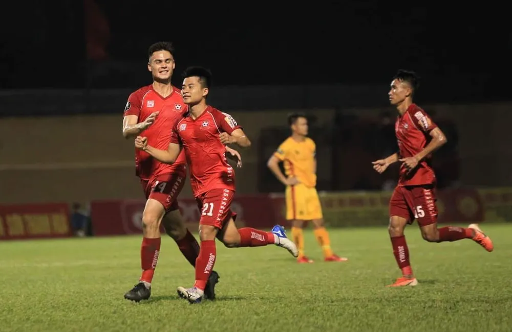 Hải Phòng gây bất ngờ qua chiến thắng cách biệt trên sân Thanh Hóa. Minh Hoàng