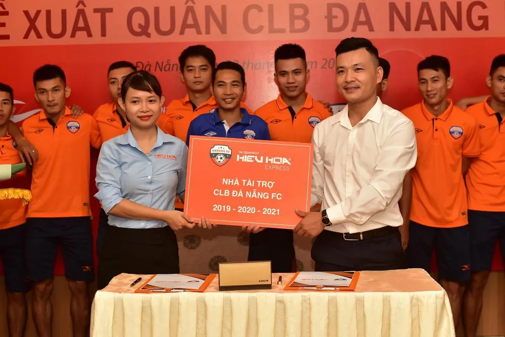 Nhà xe Hiếu Hoa, một trong những nhà tài tài trợ đồng hành cùng đội futsal Đà Nẵng. Ảnh: Cao Tường