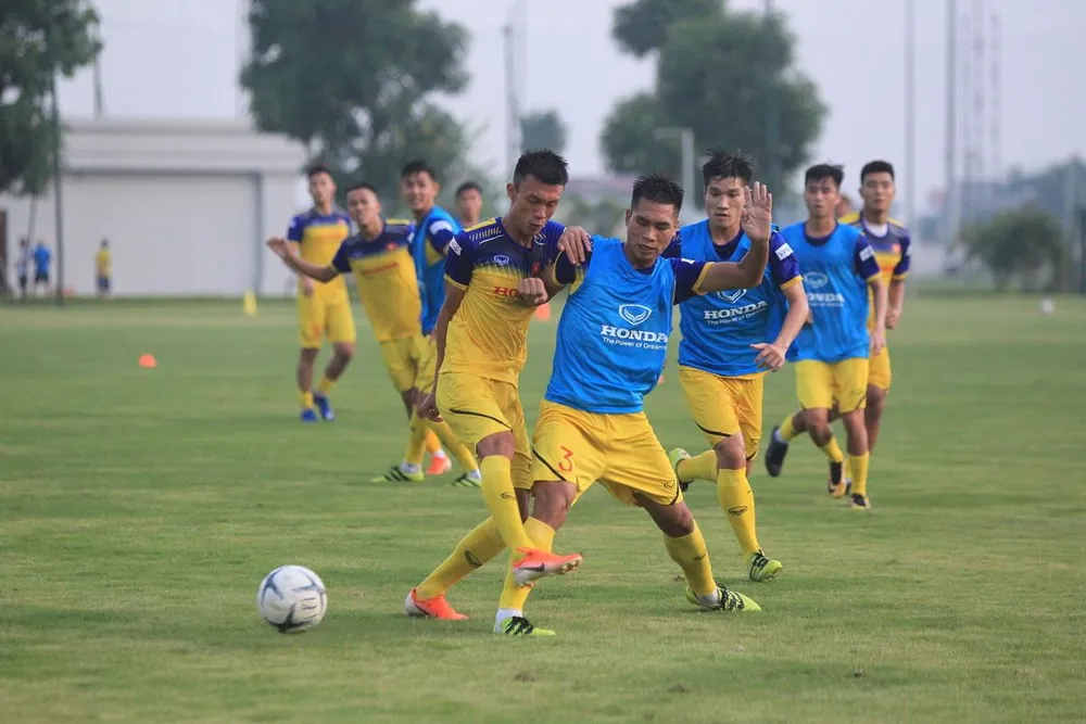 U22 Việt Nam tích cực chuẩn bị cho cuộc so tài với U22 Trung Quốc. Ảnh: Minh Hoàng