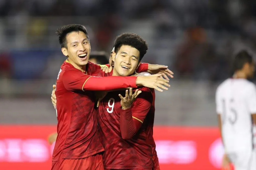 Đức Chinh lại đóng vai người hùng. Ảnh: Dũng Phương 