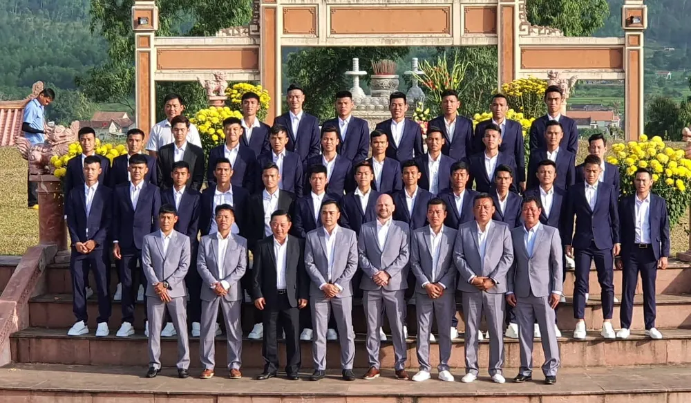 Đội Bình Định tại Đài Kính Thiên vào sáng 4-2. Ảnh: Anh Trần