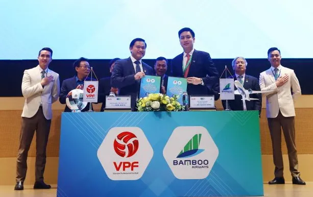 Ông Trần Anh Tú và lãnh đạo Bamboo Airways tại lễ ký kết. Ảnh: Đoàn Nhật