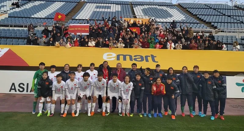 HLV Mai Đức Chung khen ngợi tinh thần thi đấu của các học trò ảnh 1