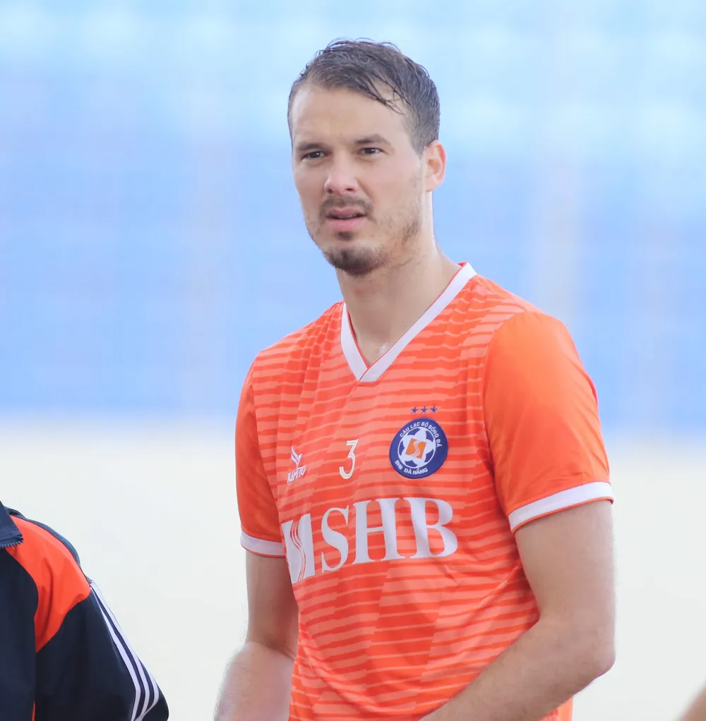 Đà Nẵng chốt bộ ba ngoại binh bằng trung vệ người Serbia ảnh 1