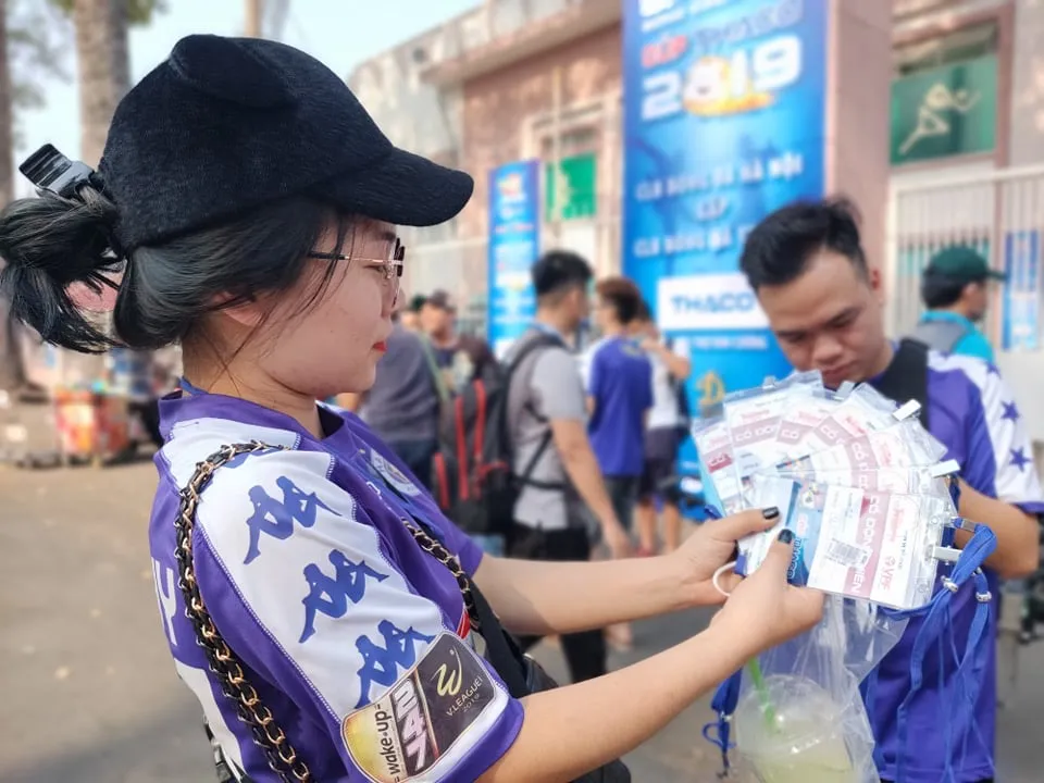 Mỗi Hội CĐV được trao 40 thẻ lên khán đài. Ảnh: DŨNG PHƯƠNG 